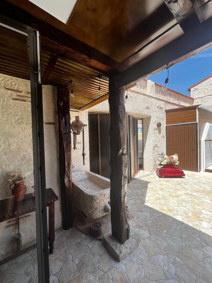 Casa Ruina Guest House Nava del Rey Екстериор снимка